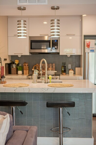 Building Photo - 1504 Lincoln Way