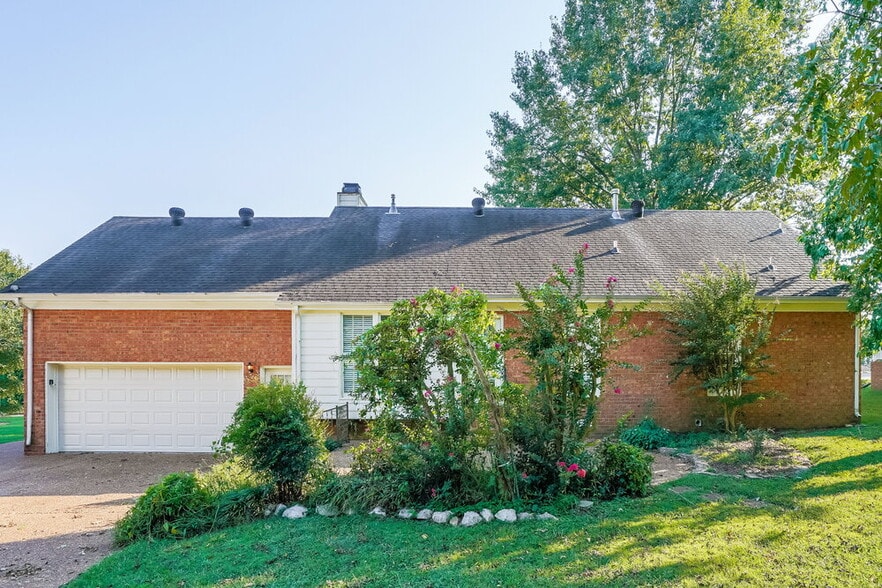 Building Photo - 104 Luna Ln