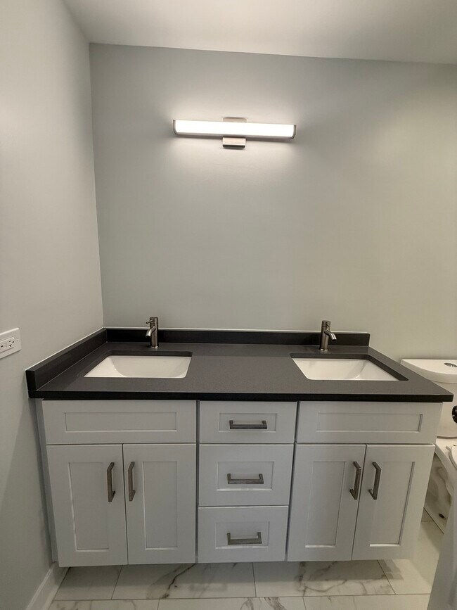 Building Photo - 1173 S Forums Ct