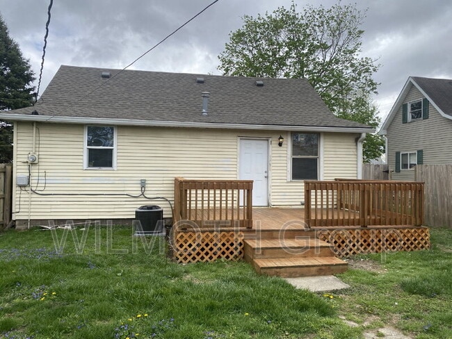 Building Photo - 946 W North St