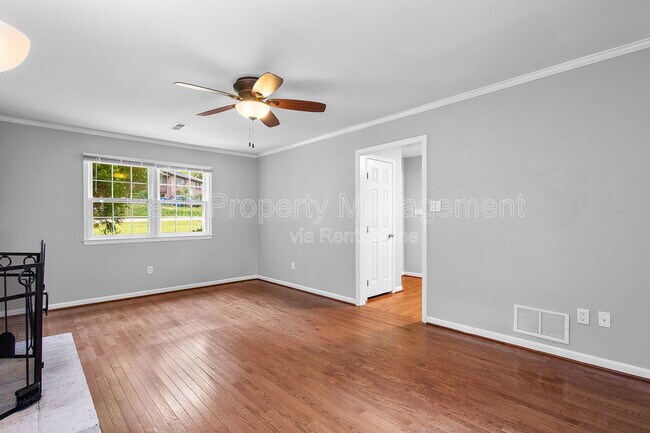 Building Photo - 2353 Shoreham Dr