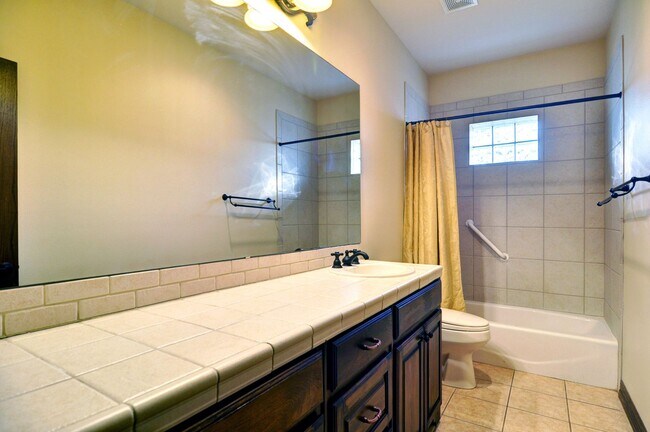 Building Photo - 3407 Penticost St