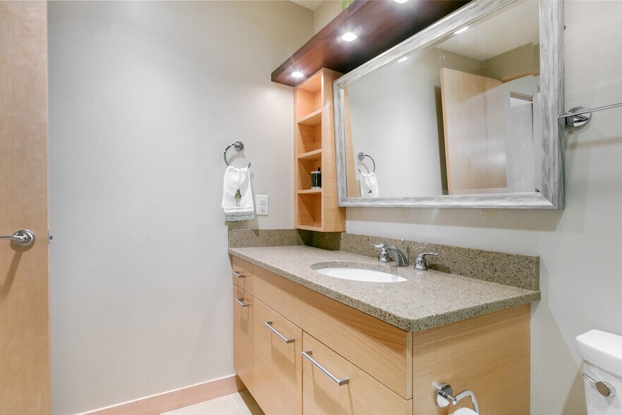 Building Photo - 309 W Washington Ave