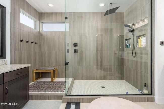 Building Photo - 1221 E Paseo Way