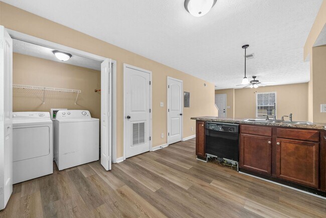 Building Photo - 2260 McCormick Lane