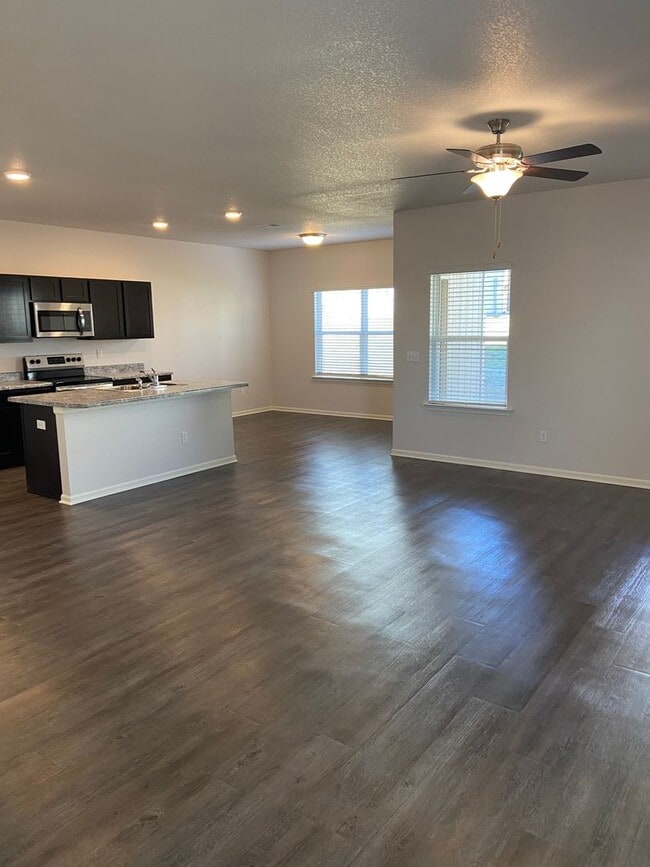 Building Photo - Pre-Leasing Available — 3-Bedroom, 2.5-Bath Home in Spring Hill Coming Soon!