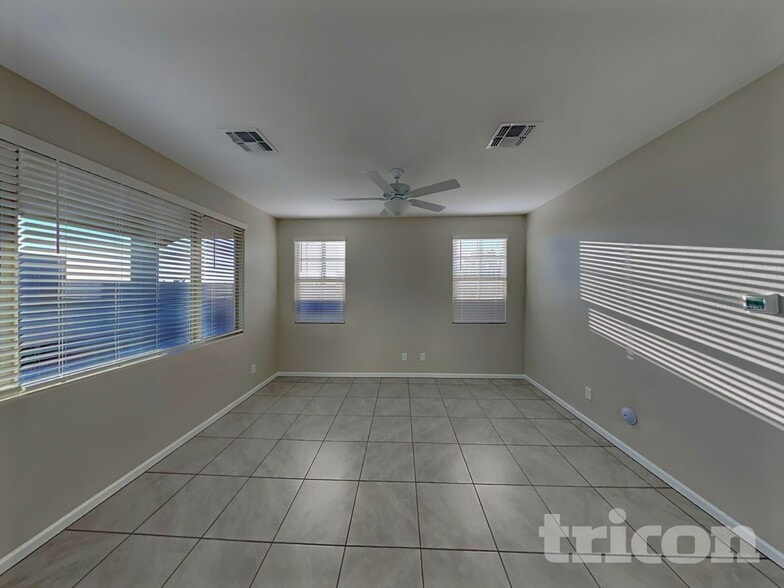 Building Photo - 8636 E Posada Ave