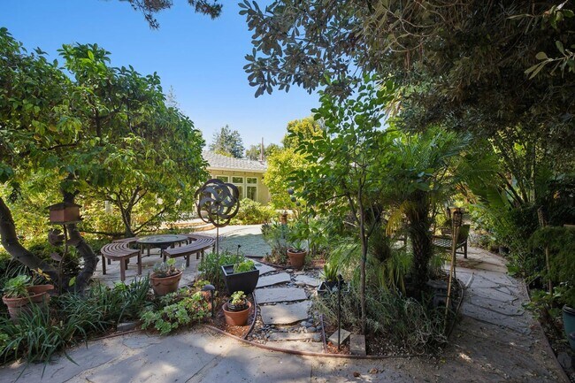 Building Photo - Beautiful Ranch Home with Bonus Room & Detached ADU | Minutes to Downtown