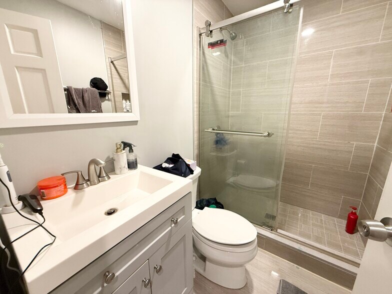 Building Photo - 91 Hillside St