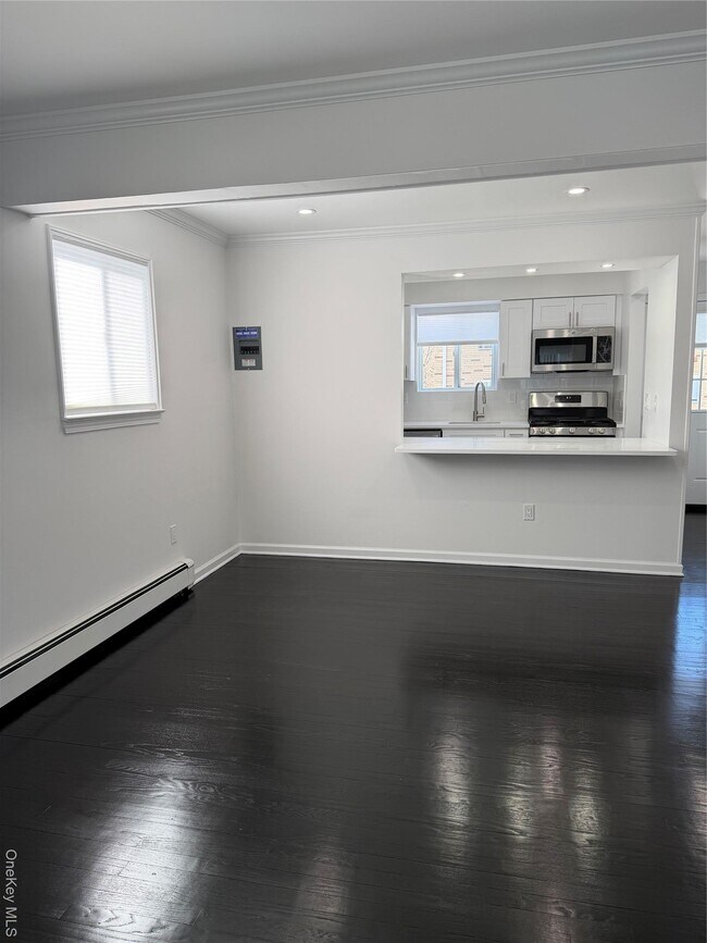 Building Photo - 12 Central Dr