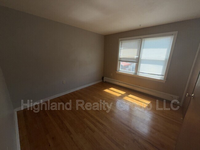 Building Photo - 2515 Woodlawn St