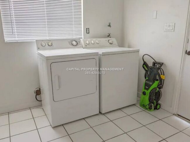 Building Photo - Adorable 3 Bedroom Home