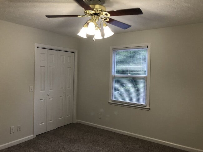 Building Photo - Beautiful 3BD 2BA Home with detached garage and fenced in backyard For Rent in Cookeville!