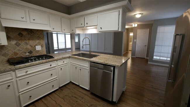 Building Photo - 22014 Grand Forks Dr
