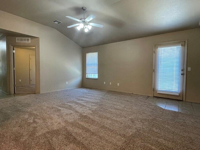 Building Photo - 3607 Vanguard Dr