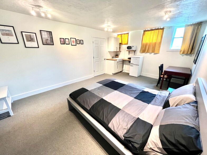 Building Photo - 416 E Main St