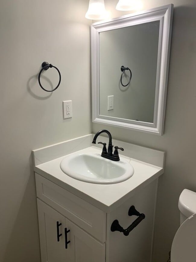 Building Photo - 1461 East Ln