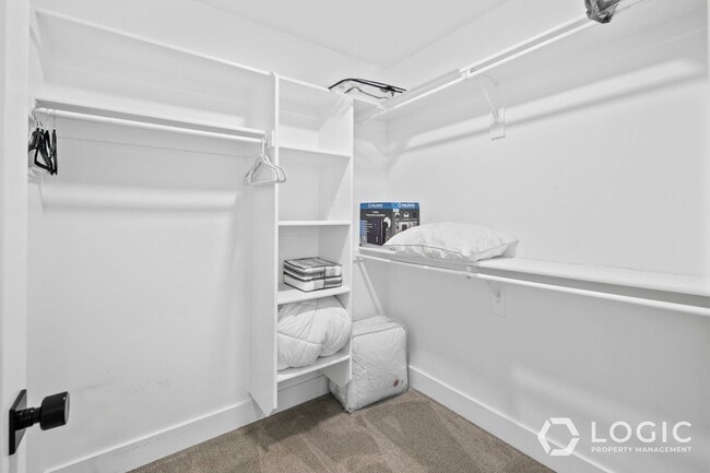 Building Photo - Beautiful Row End Townhome in Park City Utah!