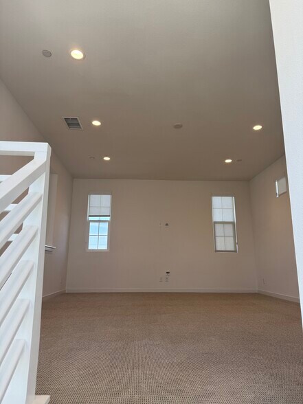 3rd Floor - Extra Room - 16216 Hollyhock Ave