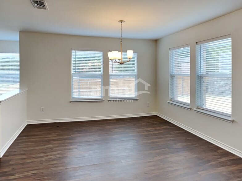 Building Photo - 1339 Flagstone St