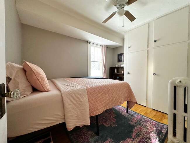 Building Photo - FURNISHED RENTAL: Vintage Chic Haven in St...