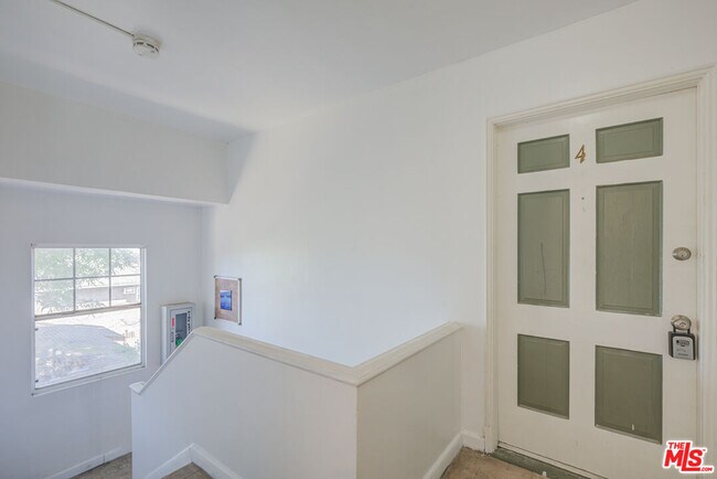 Building Photo - 2710 Bellevue Ave