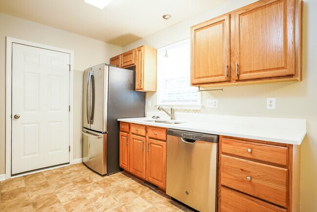 Building Photo - 305 Wood Green Dr