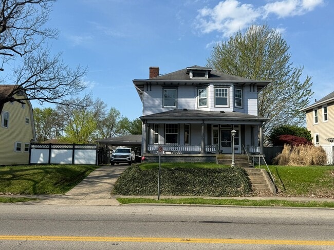 Building Photo - 907 Main St