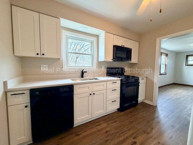 Building Photo - 400 Patterson Rd