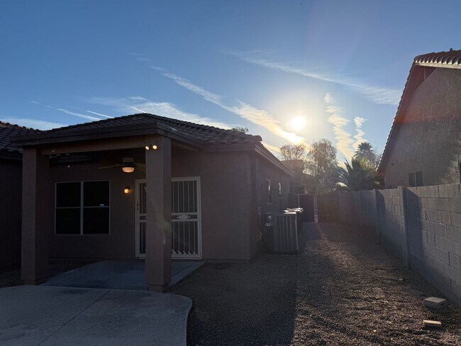 Building Photo - 33190 N Cherry Creek Rd