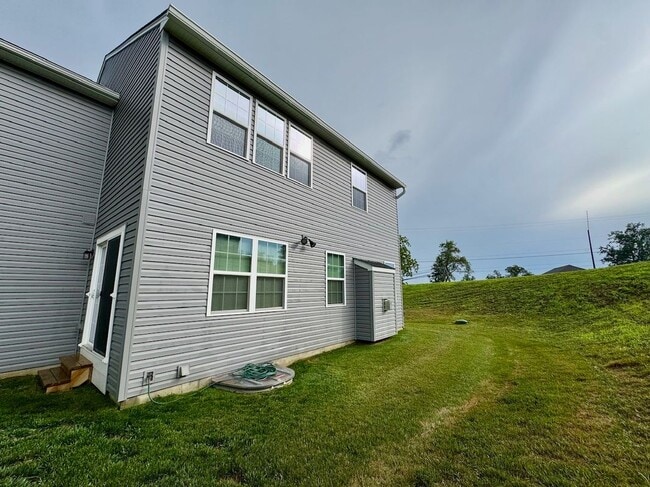 Building Photo - 203 Braeburn Dr