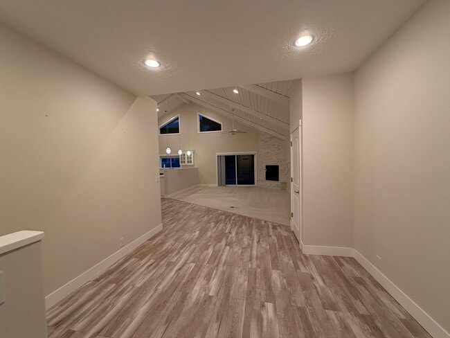 Building Photo - Dual Primary Suite's. 2 Bedroom / 2.5 Bathroom Single Level Home in NE Bend