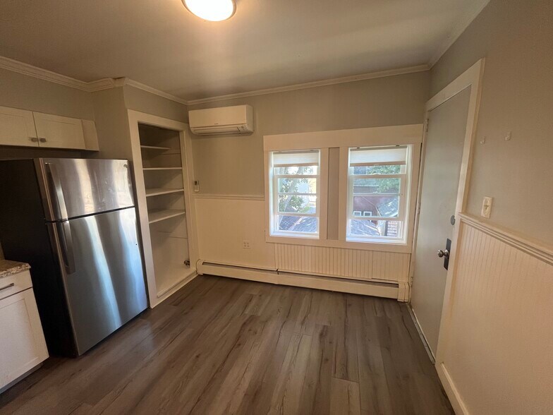 Heat pump, pantry, new windows, new refrigerator. Secure entry. - 9 Boynton St
