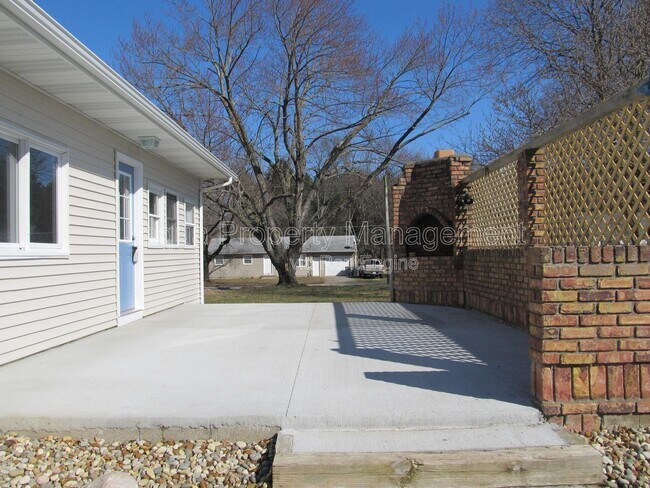 Building Photo - 6234 E V Ave