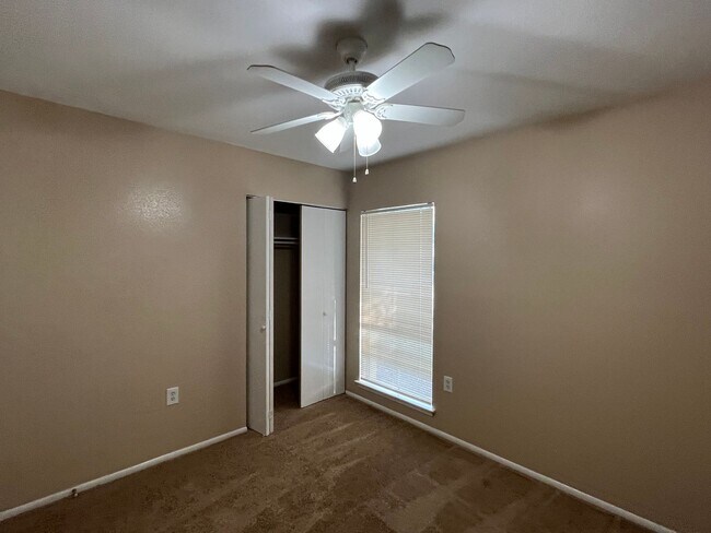 Building Photo - 103 Meadow Way