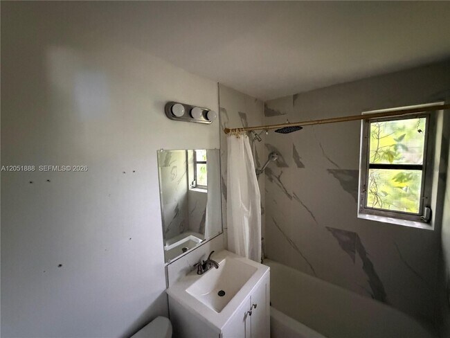 Building Photo - 42 Almeria Ave