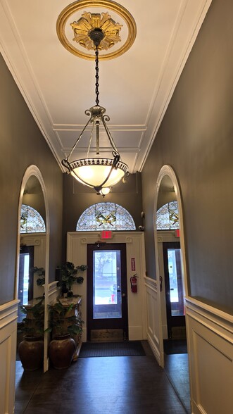 Beautiful Victorian Style Entry - 403 N Charles St