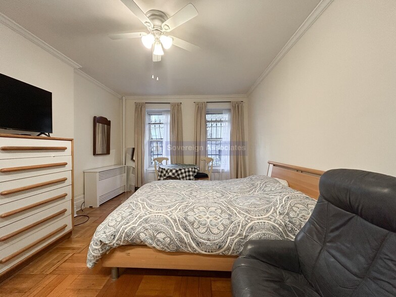 Primary Photo - 318 W 107th St