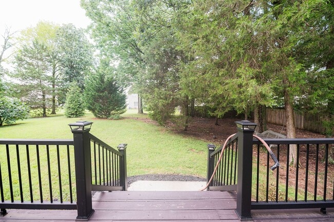 Building Photo - Spacious beautiful 5 bedroom 2.5 bath home...
