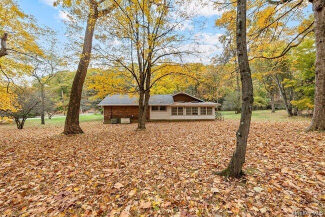 Building Photo - 5 Steinway Ct