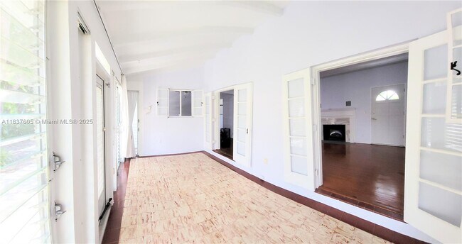 Building Photo - 828 NE 76th St