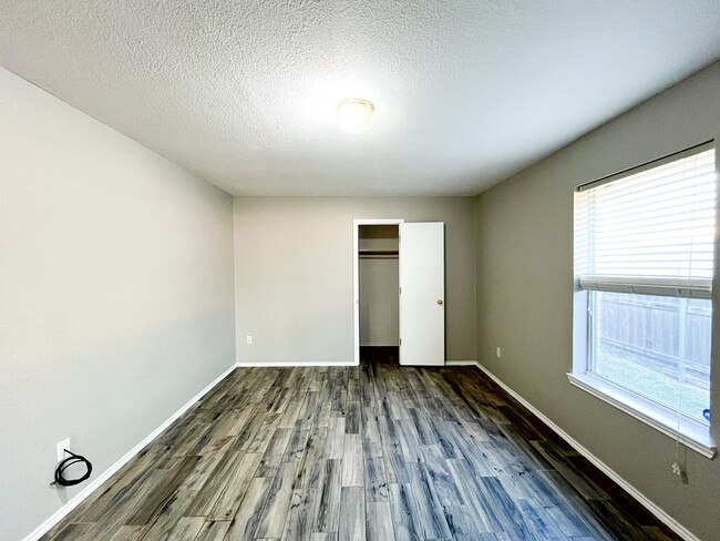 Building Photo - Available NOW Beautiful 1 story, 3 bedroom, 2 bath home. This is exactly what you have been looki...