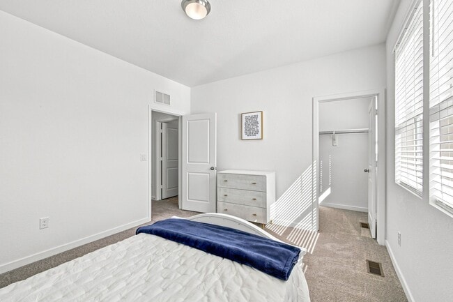 Building Photo - 8953 Whiteclover St