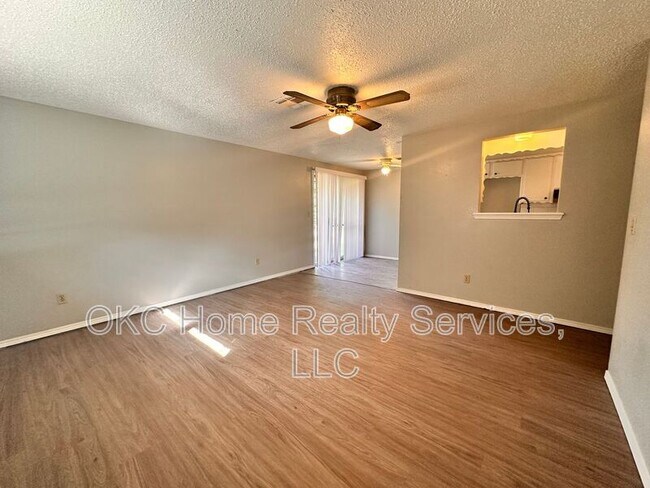 Building Photo - 9313 NE Stardust Ln