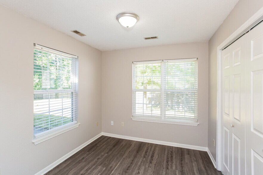 Building Photo - 1832 Emerald Leaf Ct