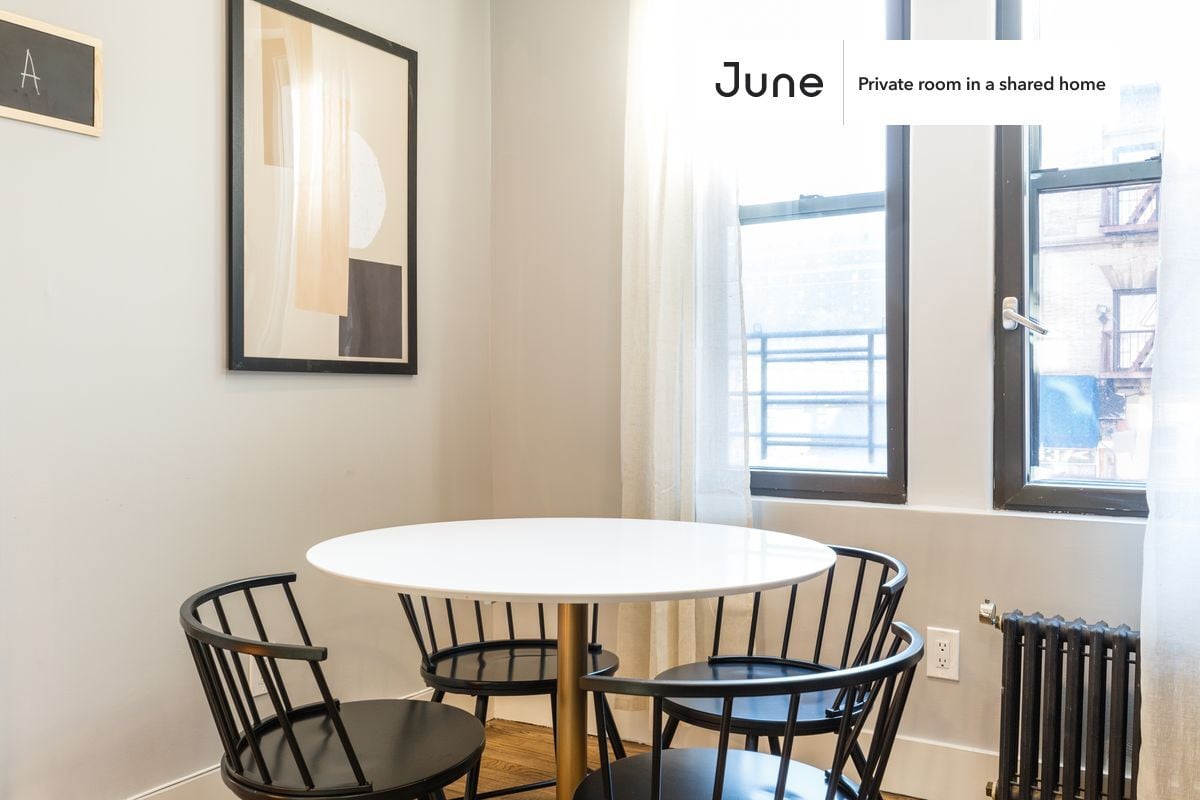 Building Photo - Room in Shared 4 bed/2 bath home