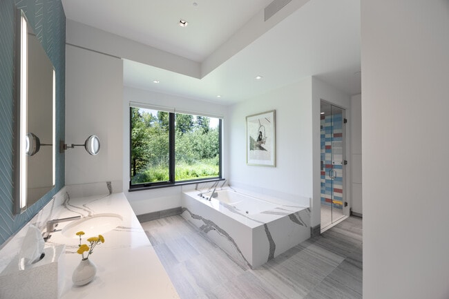 Building Photo - 1411 Crystal Lake Rd