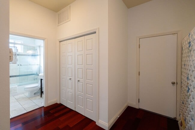 Building Photo - 1410 Encino Ave