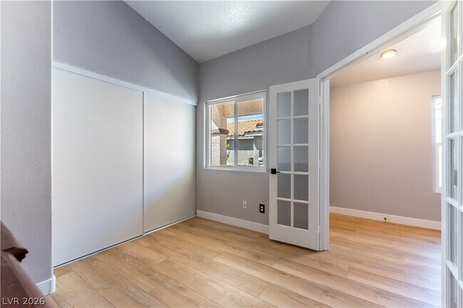 Building Photo - 5470 Chela Dr