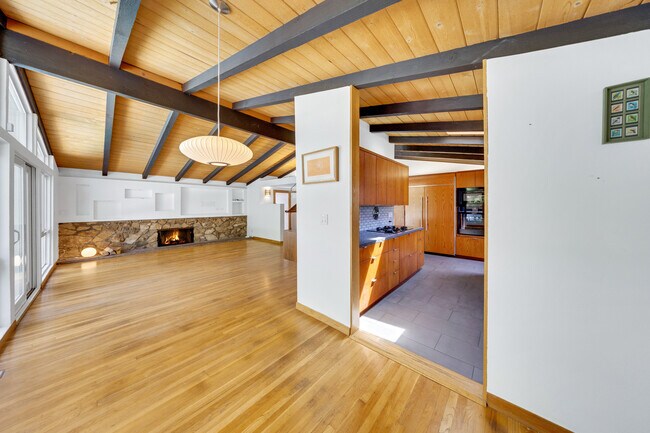 Building Photo - 16439 Kingsbury St